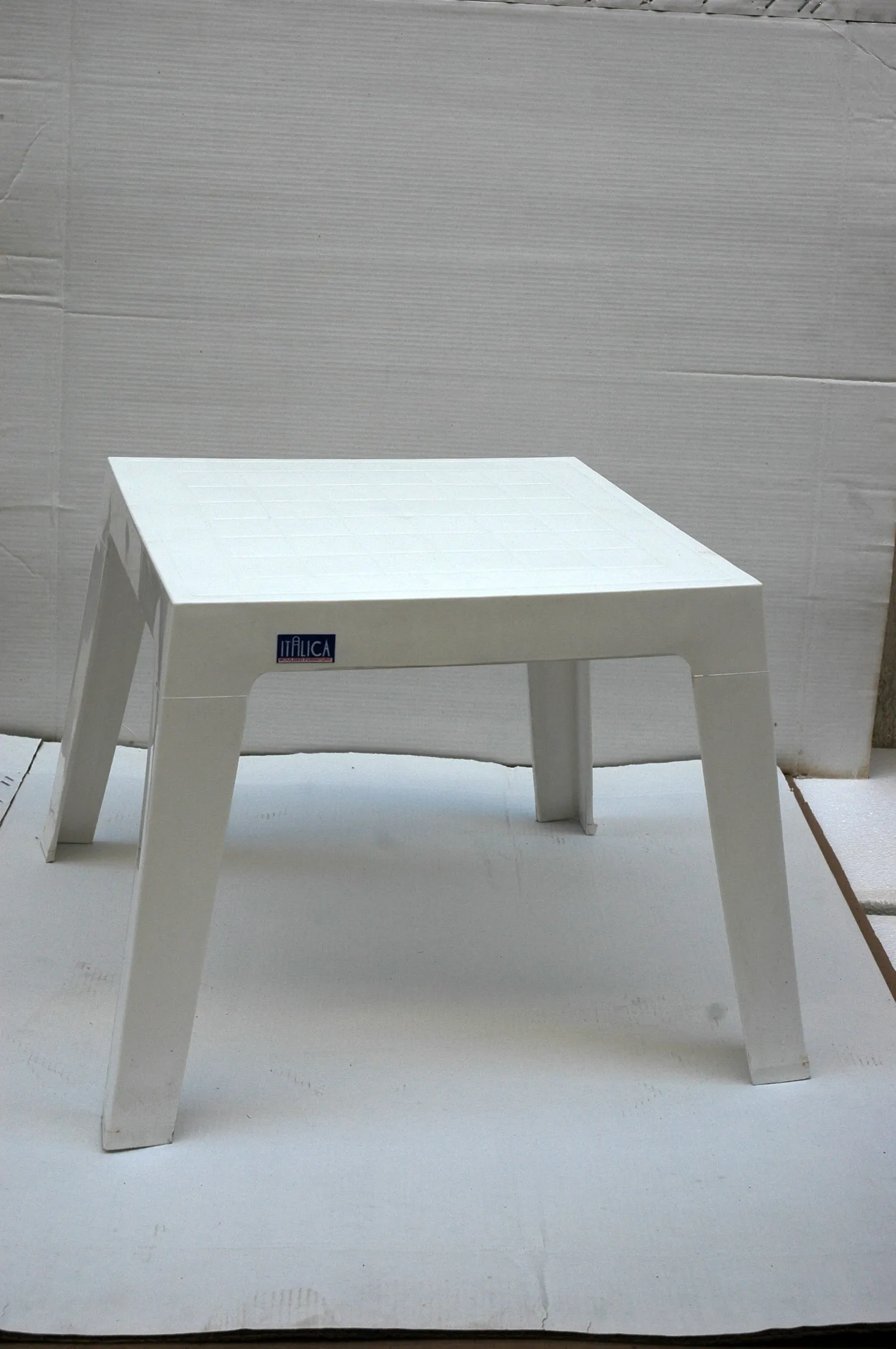 Italica 9501 Plastic Centre Table